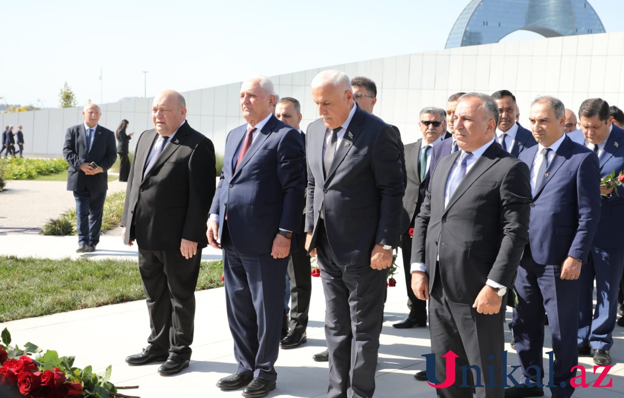 Dövlət rəsmiləri Zəfər parkını ziyarət edib - FOTOLAR